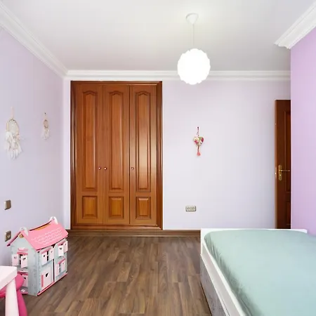 펜션 Amplia Casa Familiar Con Piscina